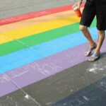 அரச நிலங்களில் அலங்காரக் கொடிகள் மற்றும் குறுக்கு வீதிகளுக்குத் தடை: ஆல்பெர்ட்டா நகராட்சி அதிரடி!