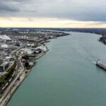 கனடாவின் St. Clair நதியில் எண்ணெய்க் கசிவு: Suncor நிறுவனம் அவசர நடவடிக்கை!