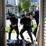 Toronto-வில் பயங்கரம் – வீடுபுகுந்து கொள்ளையிடும் கும்பல் அட்டகாசத்தினால் நபரொருவர் படுகாயம்!