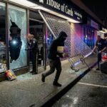 இரண்டு நிமிடங்களில் ஆயிரம் டொலர் மதிப்பிலான போகிமன் (Pokemon) கார்டுகள் கொள்ளை: தொடர் கொள்ளையால் B.C மாகாணத்தில் அச்சம்!