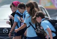 கனடாவில் சிறுவர்களுக்குச் சமூக ஊடகங்கள் மற்றும் ஏ.ஐ (AI) தடை? லிபரல் கட்சி மாநாட்டில் முக்கிய விவாதம்!