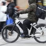 E-Bike, E-Scooter பயணிகளுக்கு எச்சரிக்கை – Bike Lane-ஐ மறித்தால் Ticket!